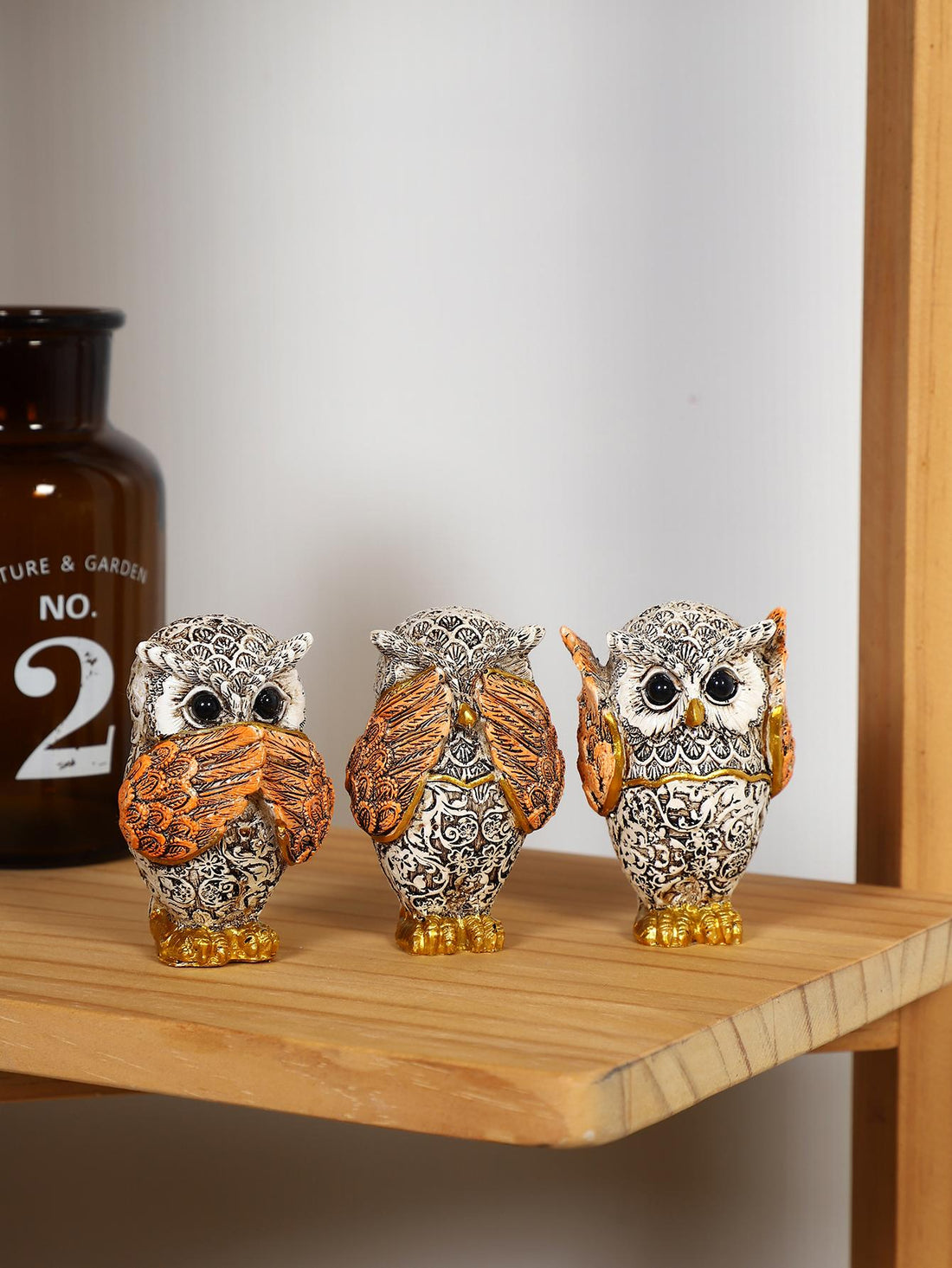 Expertly crafted from durable polyresin, this whimsical owl trio in vibrant yellow will add a playful touch to any room. Perfect as a table decoration or ornament, this set is sure to bring joy and charm to your home.