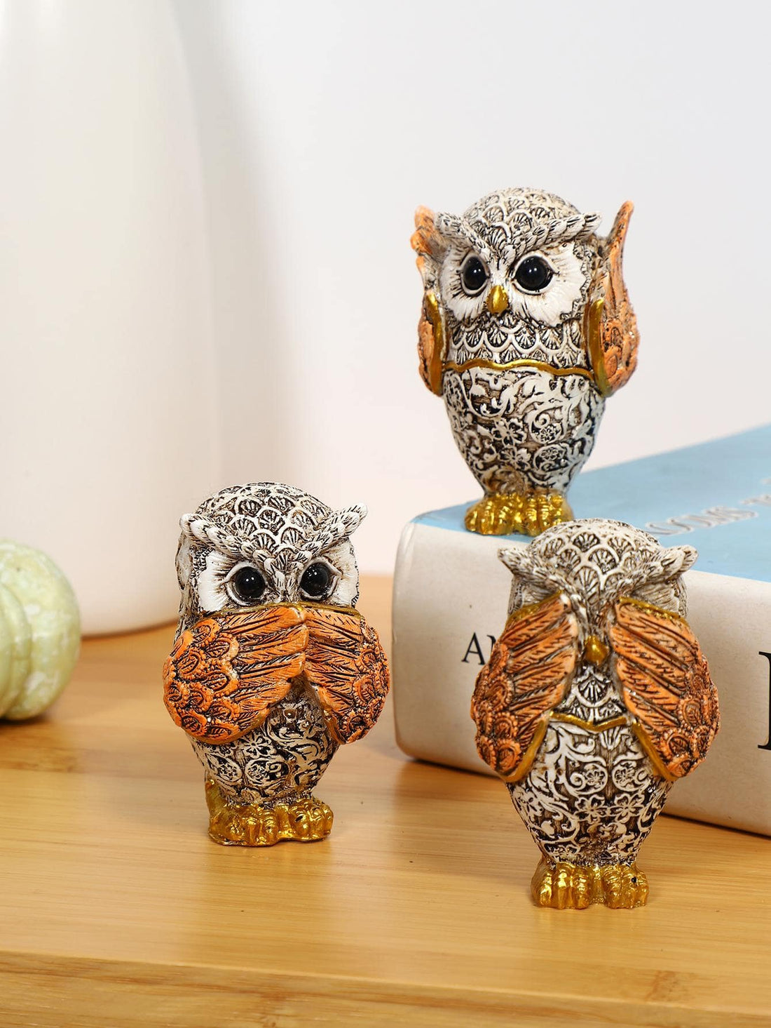 Expertly crafted from durable polyresin, this whimsical owl trio in vibrant yellow will add a playful touch to any room. Perfect as a table decoration or ornament, this set is sure to bring joy and charm to your home.