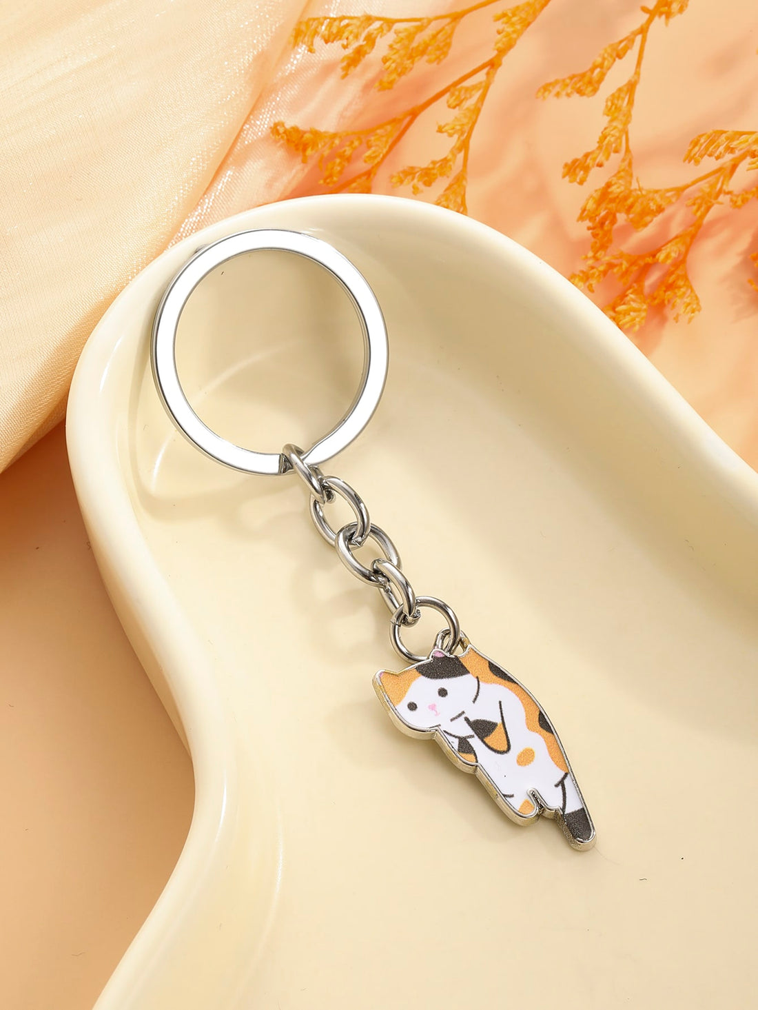 Introducing the Cute Cat-Shaped Keychain: the purr-fect accessory for pet lovers! Made from high-quality materials, this keychain features a cute cat design that adds a touch of whimsy to your keys. Perfect for any cat lover, this keychain is the ideal way to show off your love for felines while keeping your keys organized.