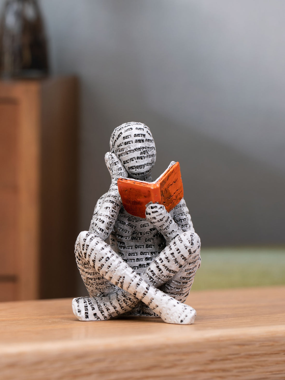 Unique Resin Sitting Person Reading Book Home Decoration Ornament