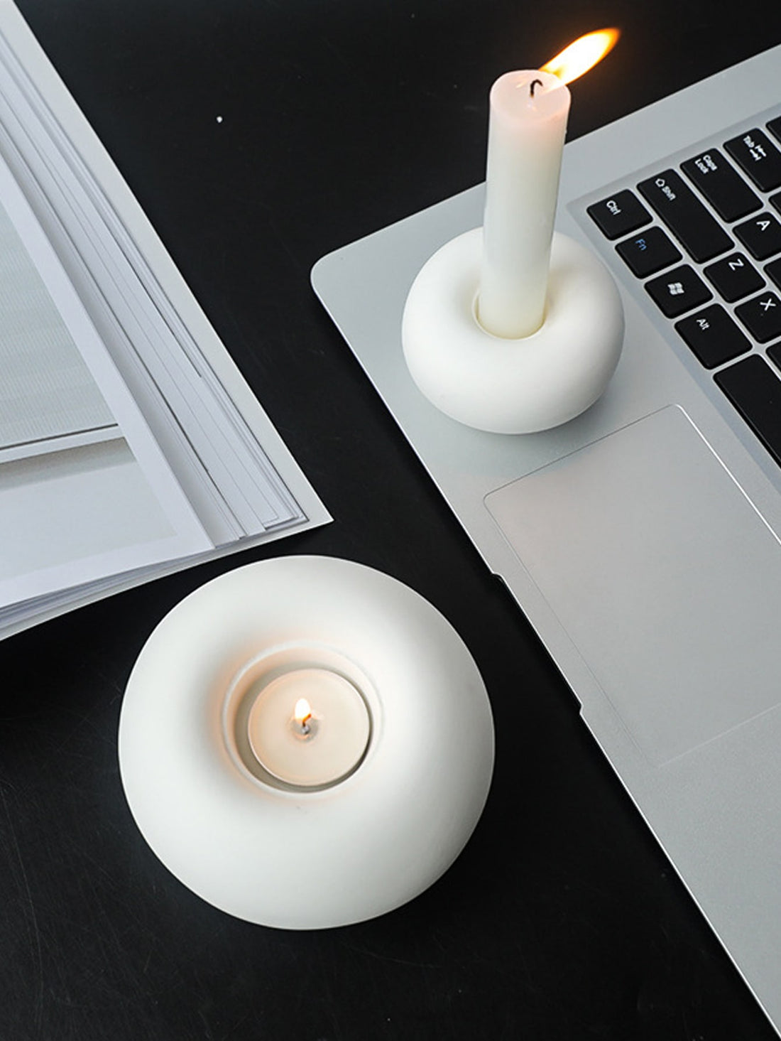 Introducing our Modern Minimalist White Tire Candlestick - a sleek and stylish addition to any room. Crafted from electroplated silver geometric ceramic, this candlestick is guaranteed to elevate your decor for all seasons. Its minimalist design pairs perfectly with any style, making it a versatile and timeless piece.