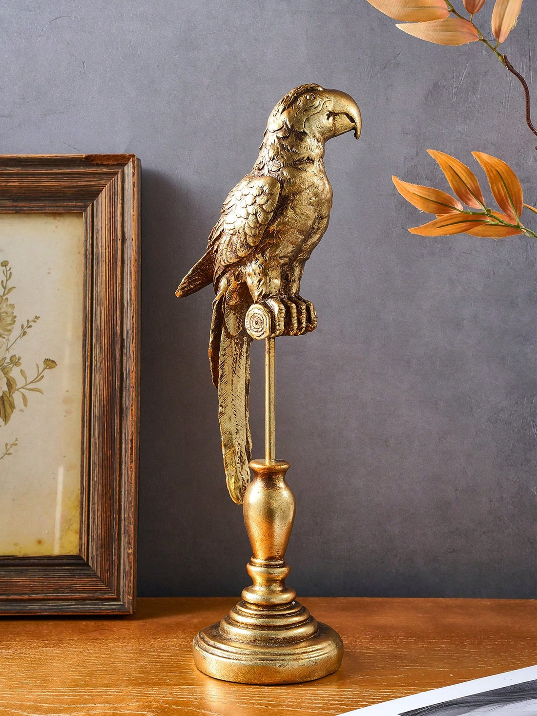 Add a touch of jungle chic to your space with this vintage-style parrot decorative ornament. Crafted with attention to detail, it offers a unique addition to your home decor. Perfect for animal lovers, its vibrant colors and intricate design bring a lively and playful atmosphere to any room.