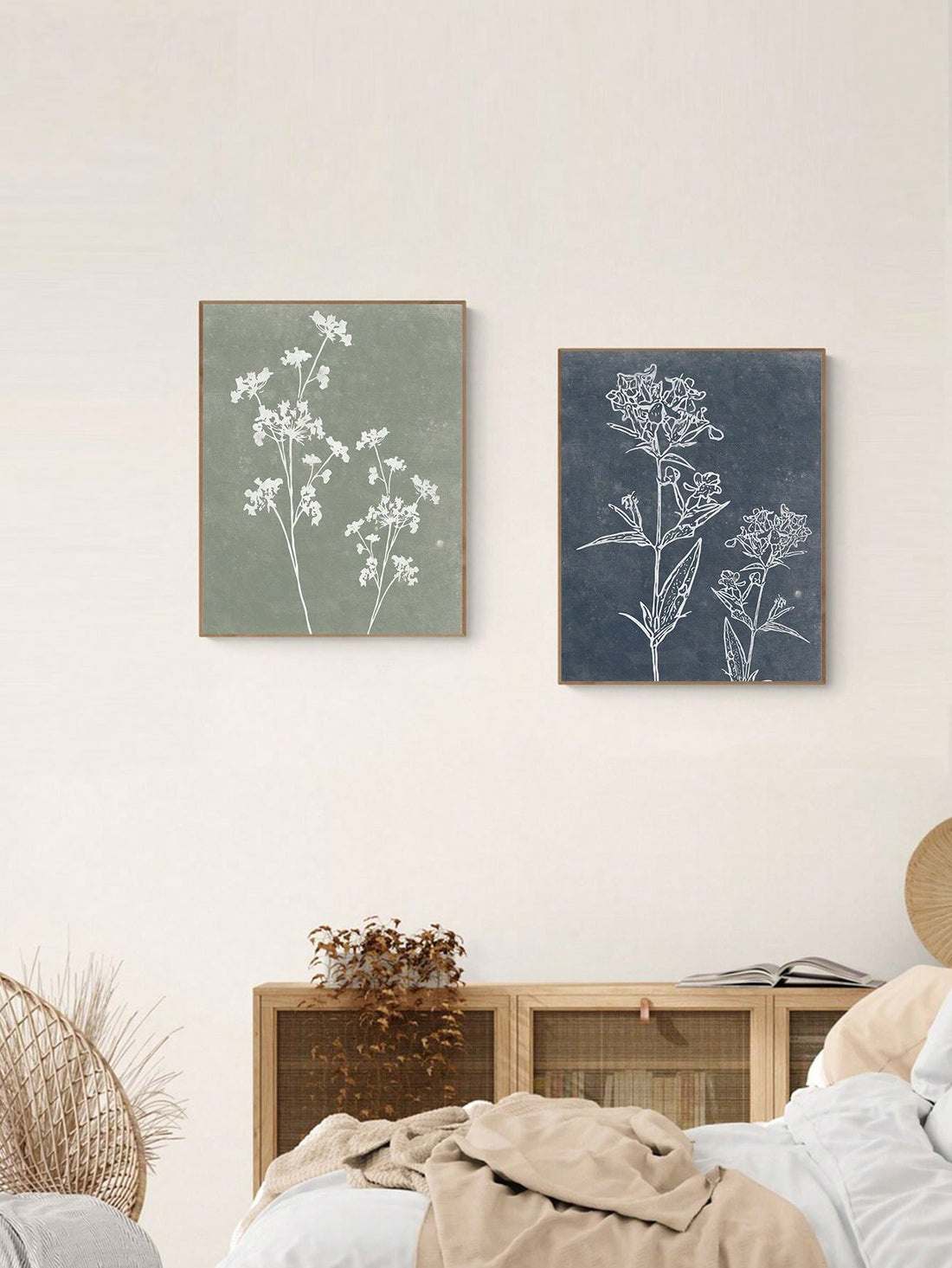 Enhance your home decor with our Chic Vintage Botanical Wall Art Set! This 4-piece set features elegant abstract flower prints, adding a touch of sophistication to any room. With no frame needed, these prints are easy to hang and perfect for creating a chic and vintage atmosphere.