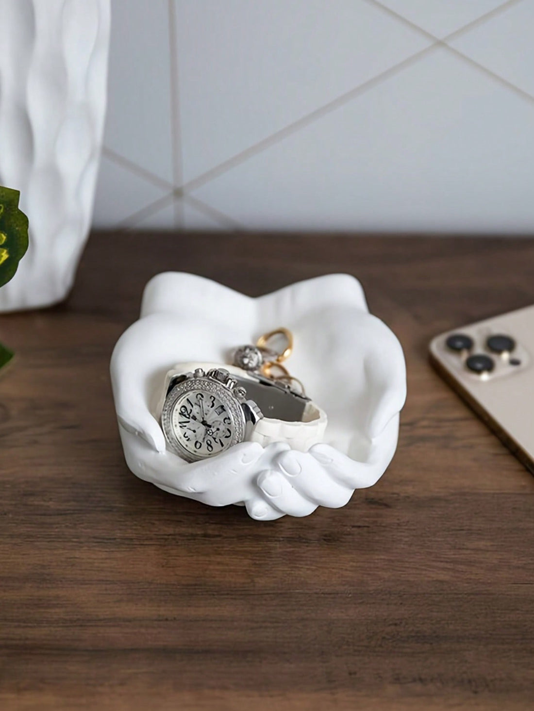 Add a touch of elegance to your home or office with our chic hand-shaped resin sculpture. This stylish piece doubles as a jewelry and key rack, keeping your space organized and clutter-free. Crafted with attention to detail, it's the perfect addition to any decor.