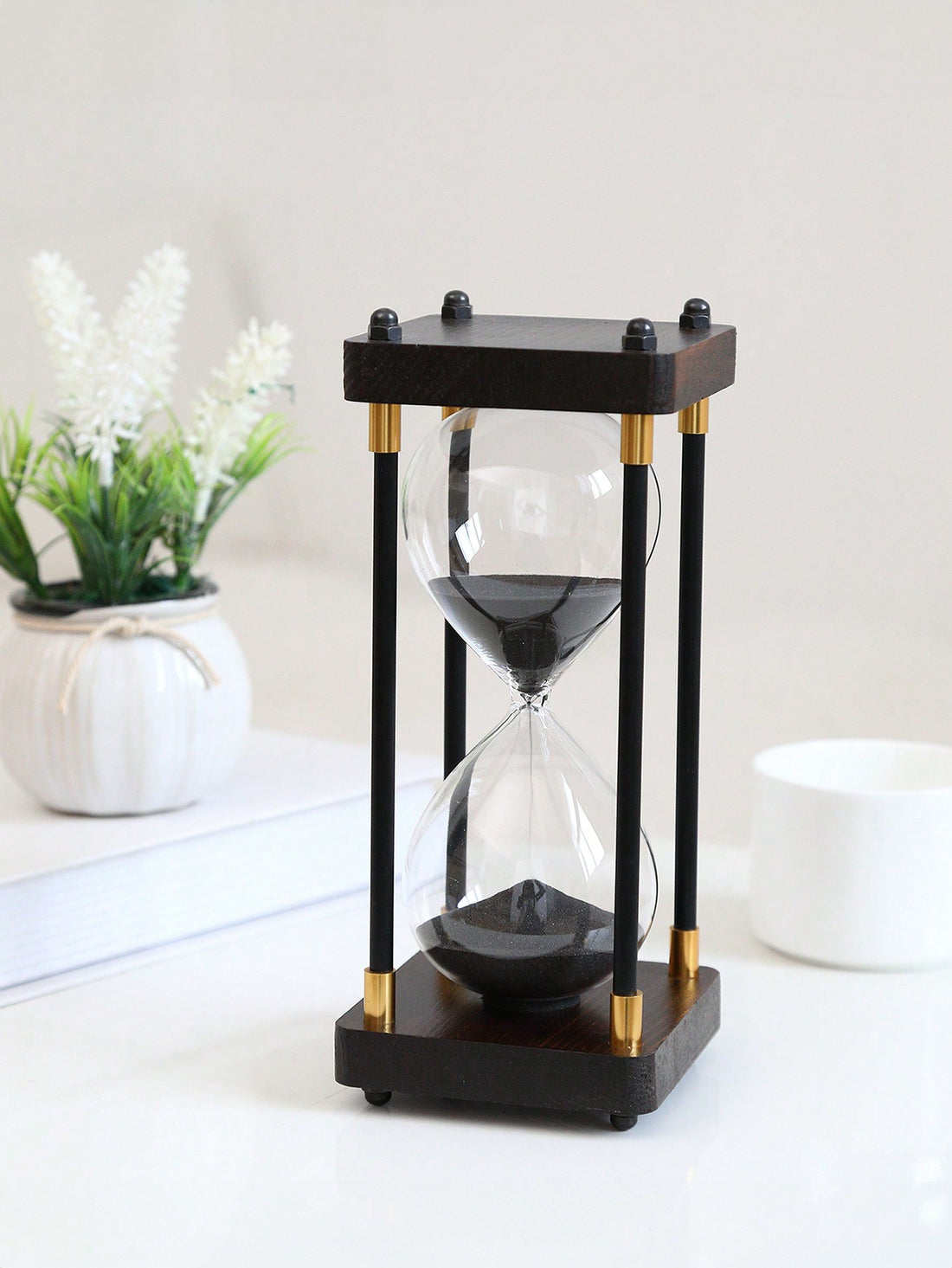 This vintage square sand timer is a classic wooden hourglass timer, perfect for a graduation season gift. Crafted with high-quality materials, it is both elegant and functional, with a timeless design that will add a touch of sophistication to any space. Get it now and make every moment count.