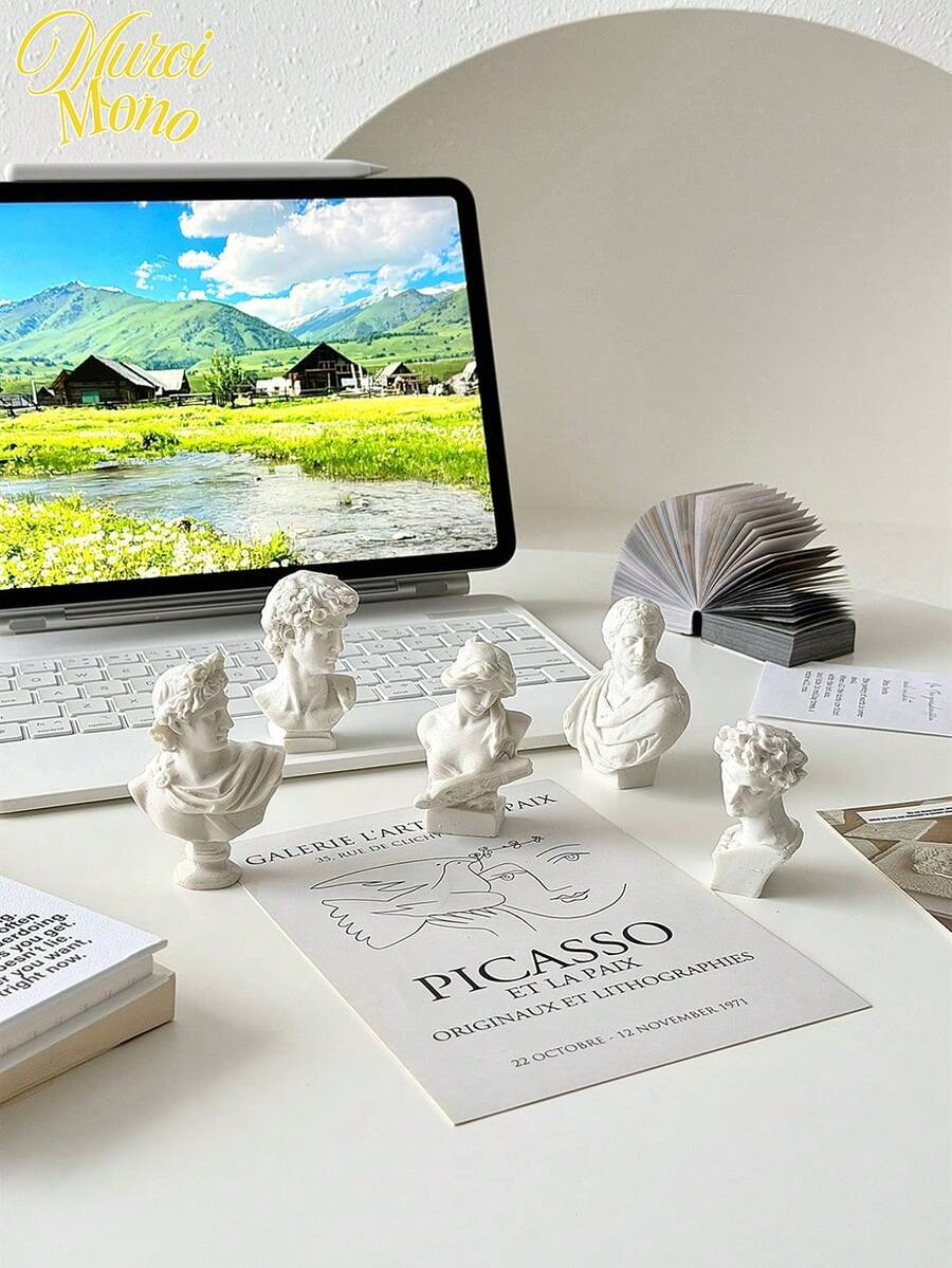 Size graphic showing white Venus bust figurines around 6 to 7.5 cm tall.