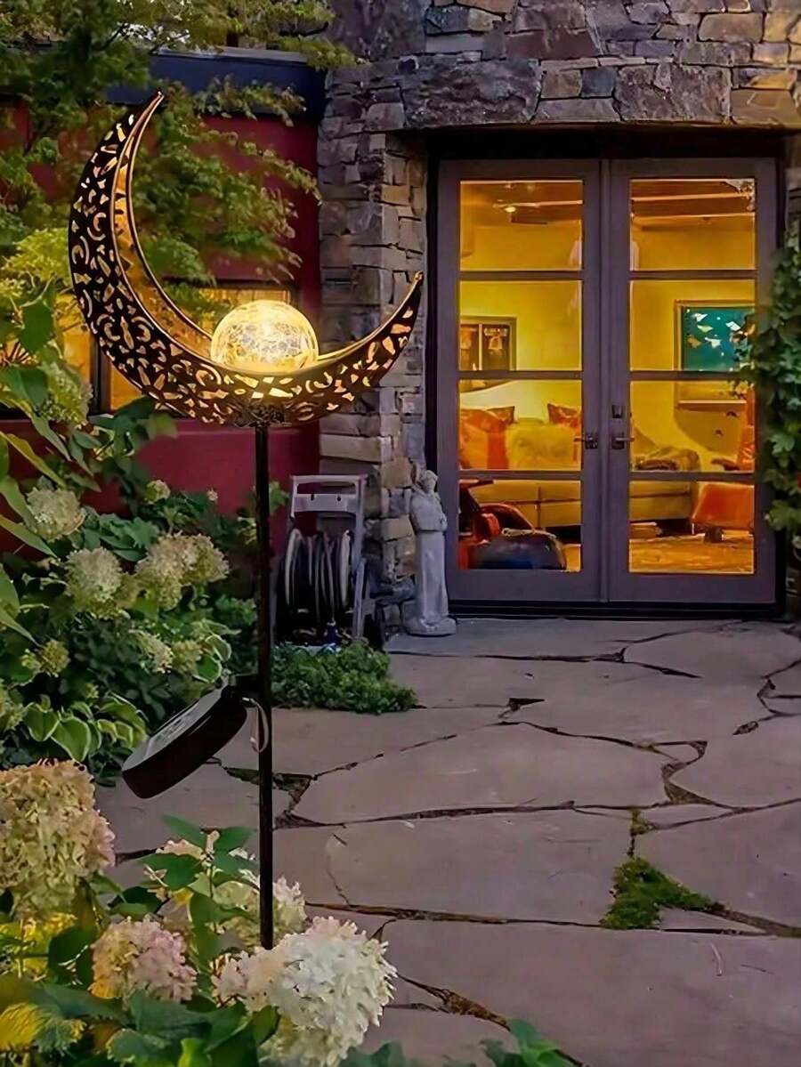 Outdoor crescent moon stake light size graphic with 80 cm total height.