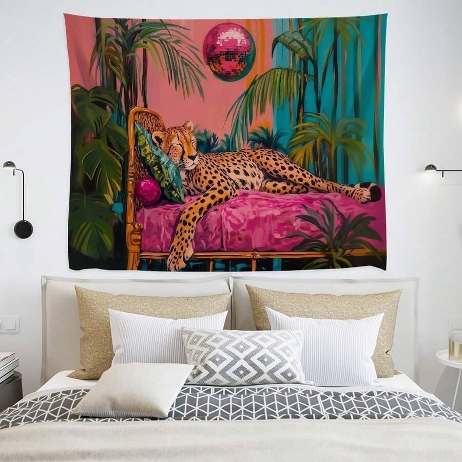 Size chart for cheetah tapestry with five inch and centimeter options