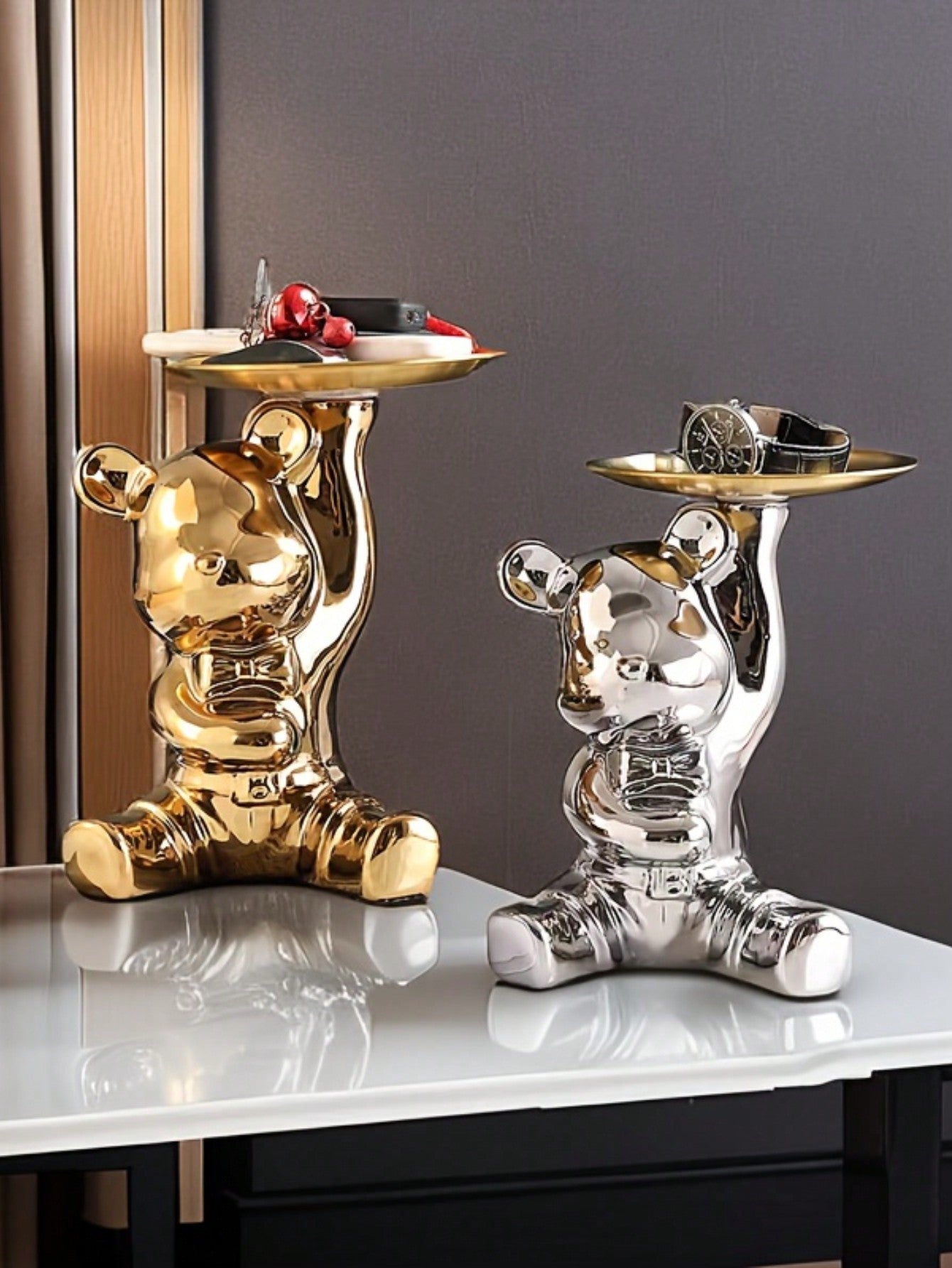 Efficiently organize, decorate, and delight any space with our Adorable Bear-Shaped Storage Tray. Made with precision and charm, this tray is designed to bring both aesthetic appeal and practicality to your storage solutions. Its unique shape and size make it the perfect addition to any room.