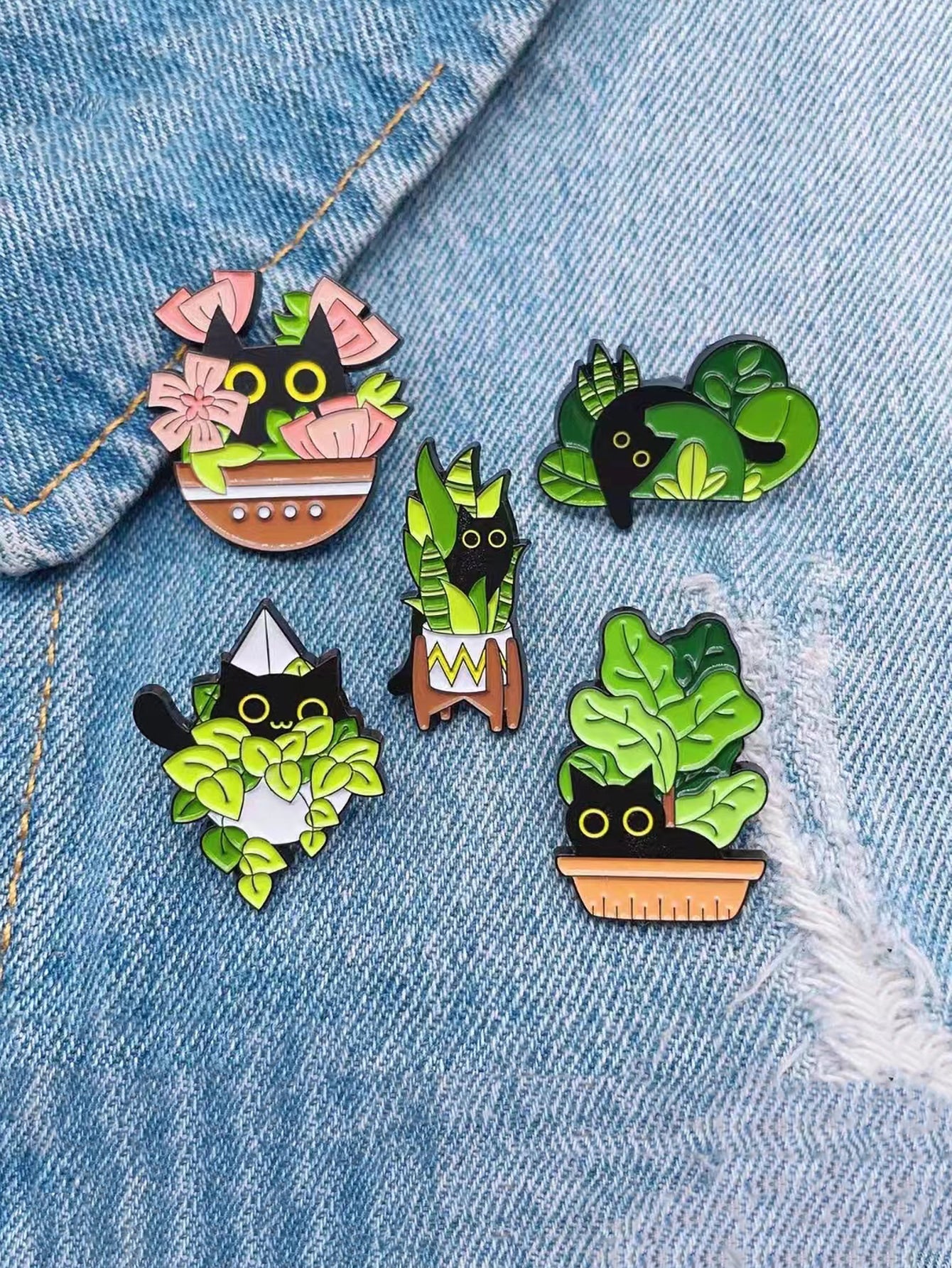 Enhance your daily style with this adorable set of 5 enamel pins featuring cute potted cat designs. Made specifically for women, these pins are a charming addition to any outfit. Made with high-quality materials, these pins are durable and guaranteed to bring a smile to your face every time you wear them.