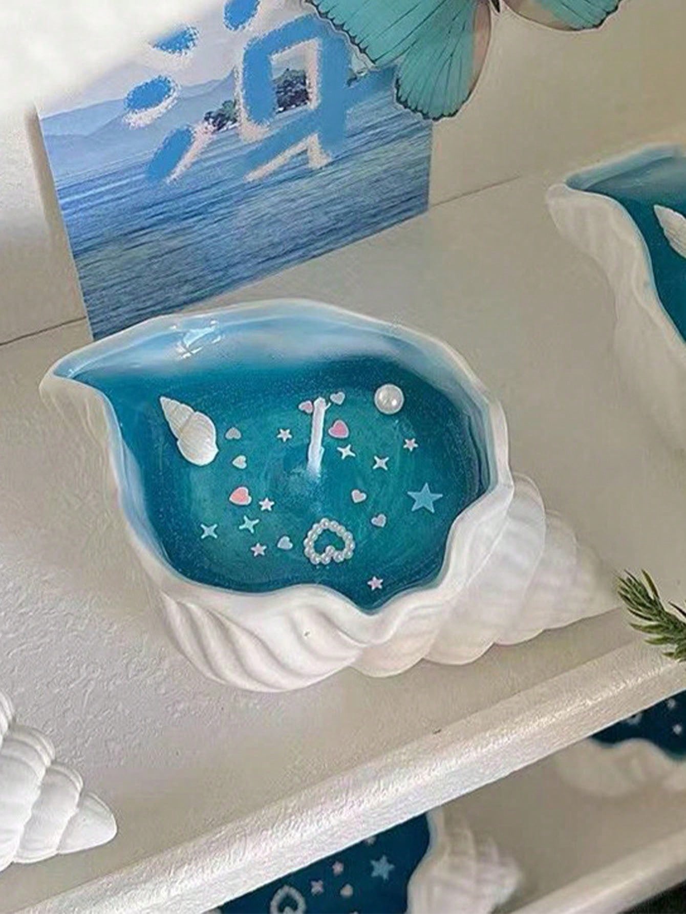 Discover the tranquil relaxation of Coastal Serenity. Made with all-natural ingredients, this aromatherapy candle is nestled in a beautiful shell, adding a touch of beachy elegance to your home décor. Perfect for unwinding after a long day, Coastal Serenity will soothe your senses and create a calming atmosphere.