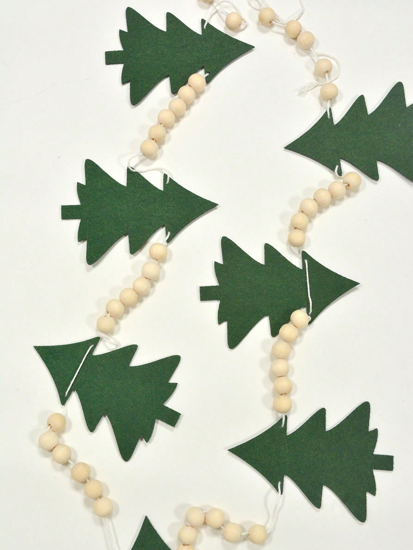 Introducing our Festive Farmhouse Christmas Tree Garland Decoration for Indoor and Outdoor Use! This charming garland features a rustic farmhouse design, perfect for adding a touch of holiday cheer to any space. Durable for both indoor and outdoor use, it's the perfect addition to your Christmas decor.