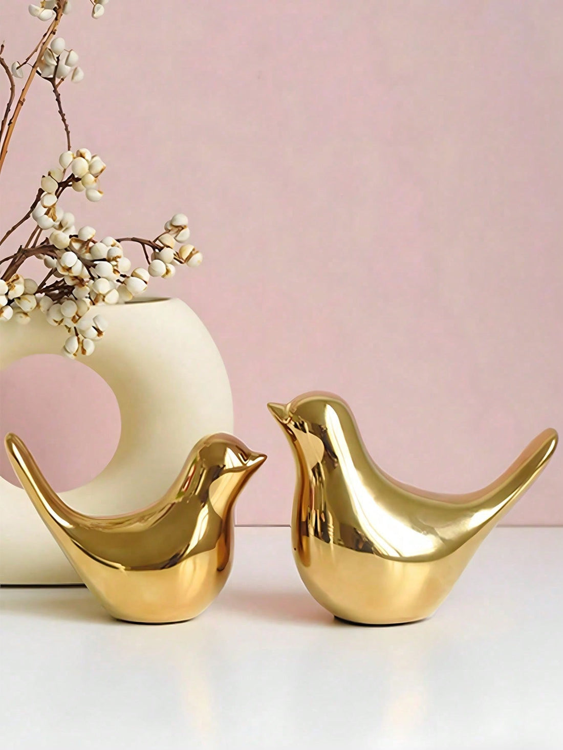 Elevate your home and office decor with our Golden Bird Statue. This modern ceramic sculpture adds a touch of sophistication and style to any space. Hand-crafted with intricate details, it's a perfect blend of elegance and functionality. Experience the benefits of a beautiful and unique piece that will leave a lasting impression.