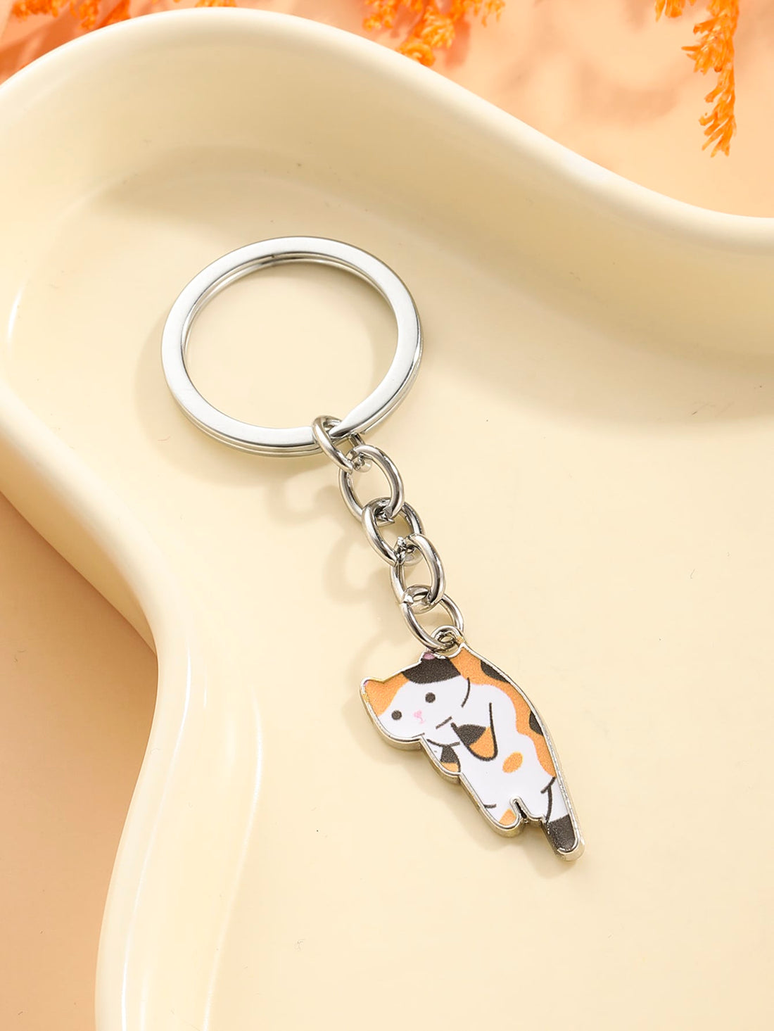 Introducing the Cute Cat-Shaped Keychain: the purr-fect accessory for pet lovers! Made from high-quality materials, this keychain features a cute cat design that adds a touch of whimsy to your keys. Perfect for any cat lover, this keychain is the ideal way to show off your love for felines while keeping your keys organized.