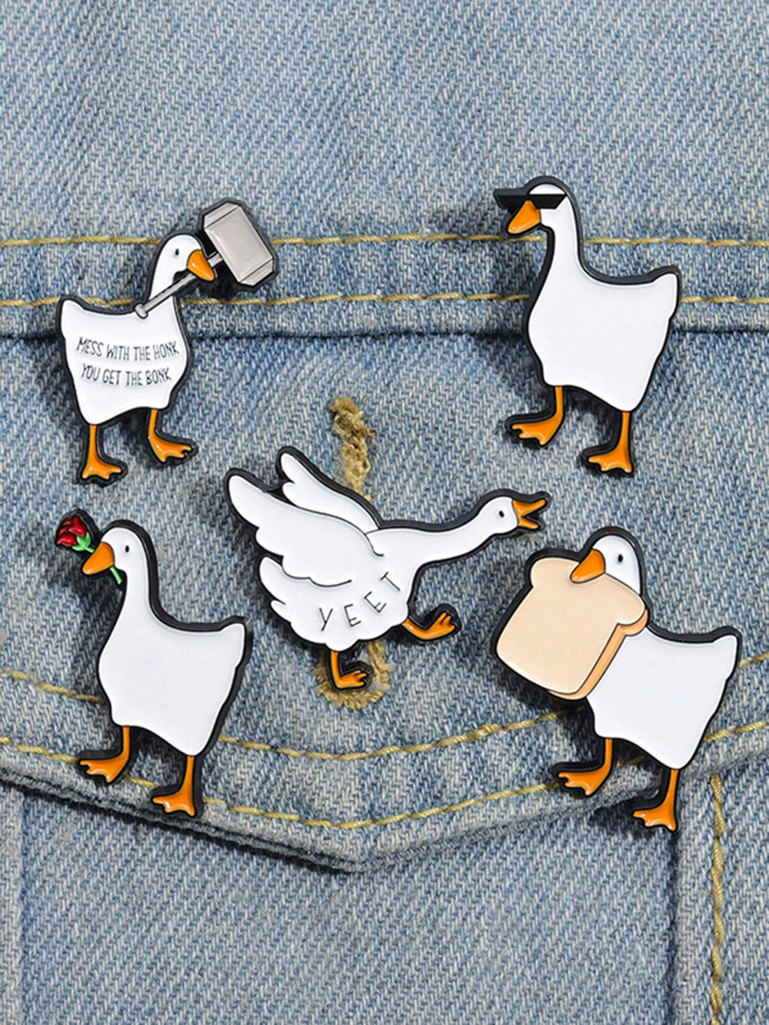 Introducing the QIHOO 5-Pack Goose Game Enamel Pins, a must-have customizable brooch set for fans of the viral 'Honk You Get the Bonk' game. Made with durable enamel, these pins are perfect as a gift or for adding some fun to your outfits. Embrace your love for the game with this one-of-a-kind set.