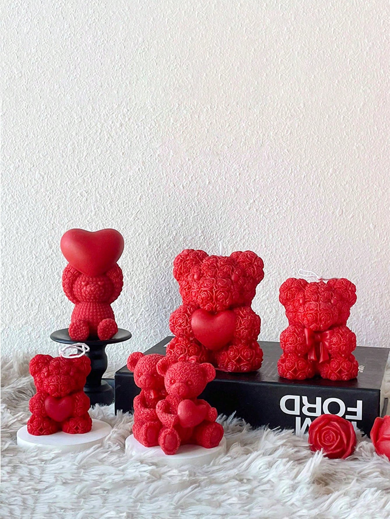 This romantic, handmade bean wax rose bear scented candle is the perfect gift for Valentine's Day or any special occasion. Crafted with care and attention to detail, it will fill any room with a delightful scent and add a touch of romance to any atmosphere. Give the gift of love with this unique and charming candle.