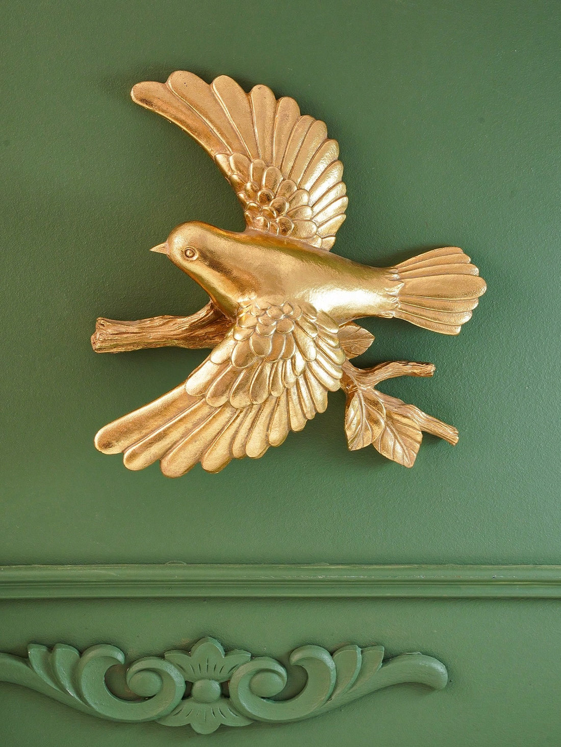 Elevate the style of any room with our Vintage Gold Resin Flying Bird Wall Decoration. Handcrafted with intricately detailed resin, this stunning piece adds a touch of elegance to your home decor. Perfect for any room, this unique and timeless piece is sure to impress.