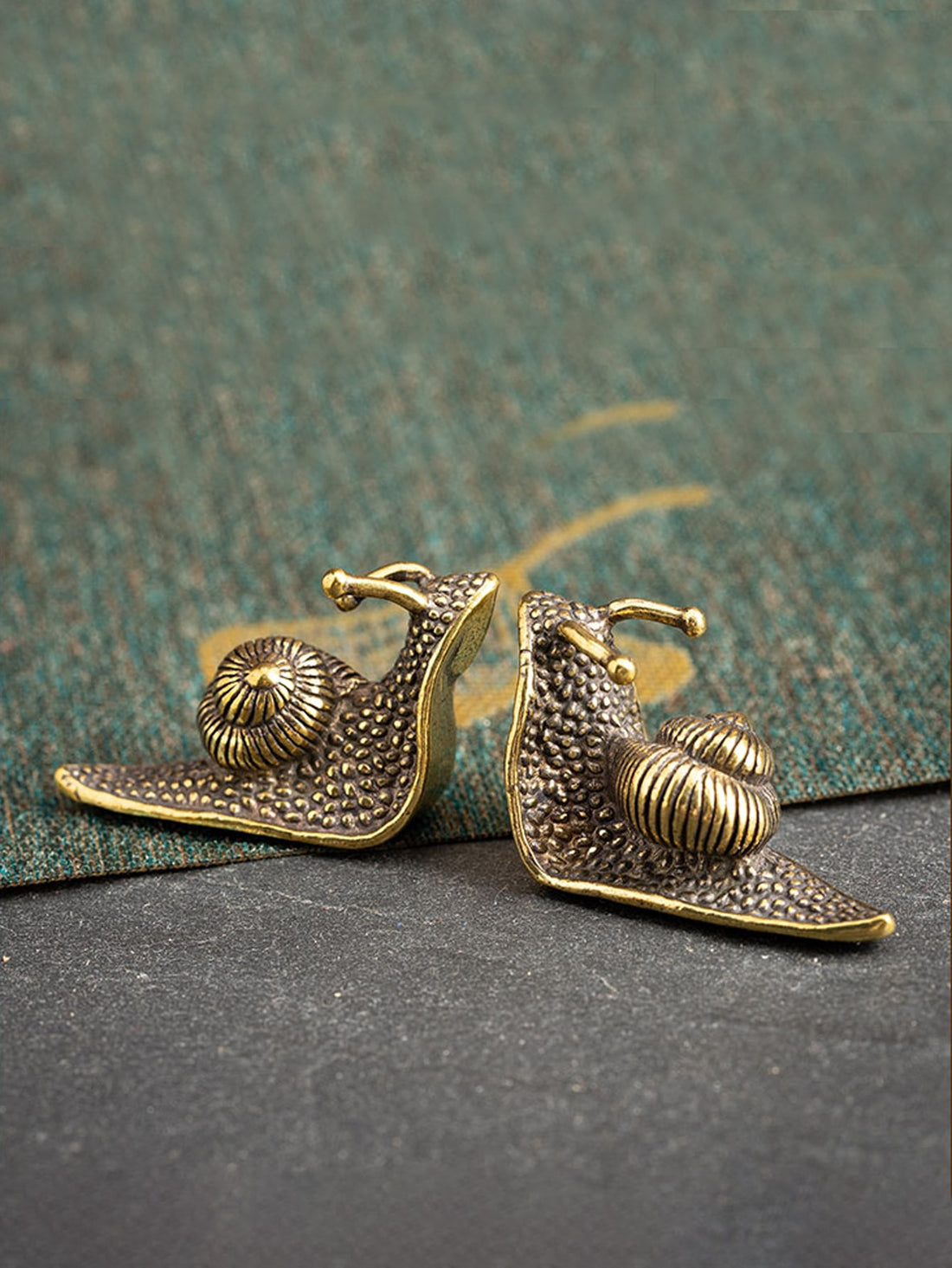 Add a touch of whimsy to your home decor with our Vintage Snail Design Decoration. Made from high-quality materials, this decoration features a charming snail design that will add character to any room. Bring a smile to your guests' faces with this unique and playful addition to your home.